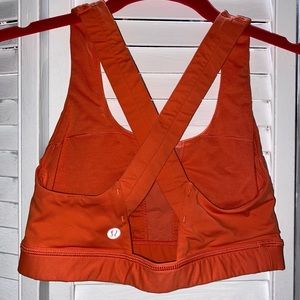 Women’s Lululemon sports bra